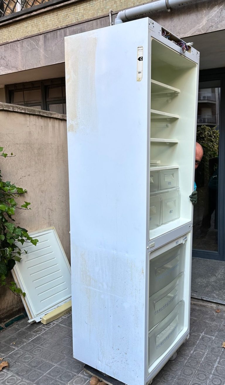 Recogemos y reciclamos tus electrodomésticos usados de forma responsable Recogida de electrodomésticos viejos en Barcelona, neveras, lavadoras y frigorifico